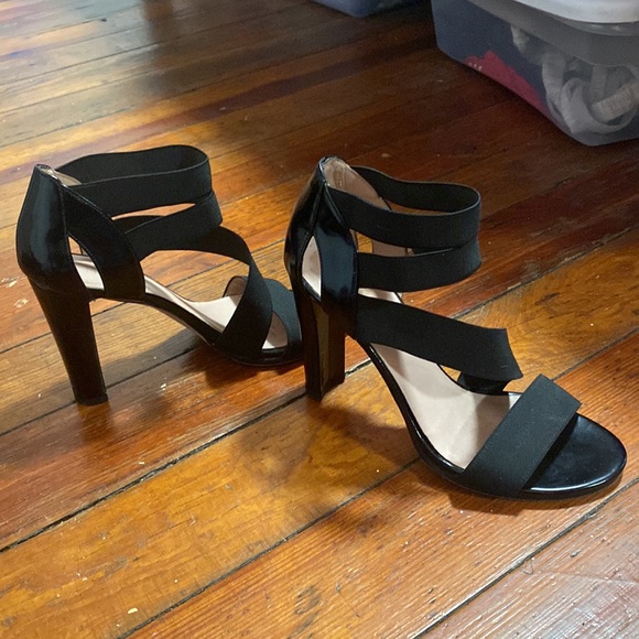 Stuart Weitzman black heels - Picture 4 of 6